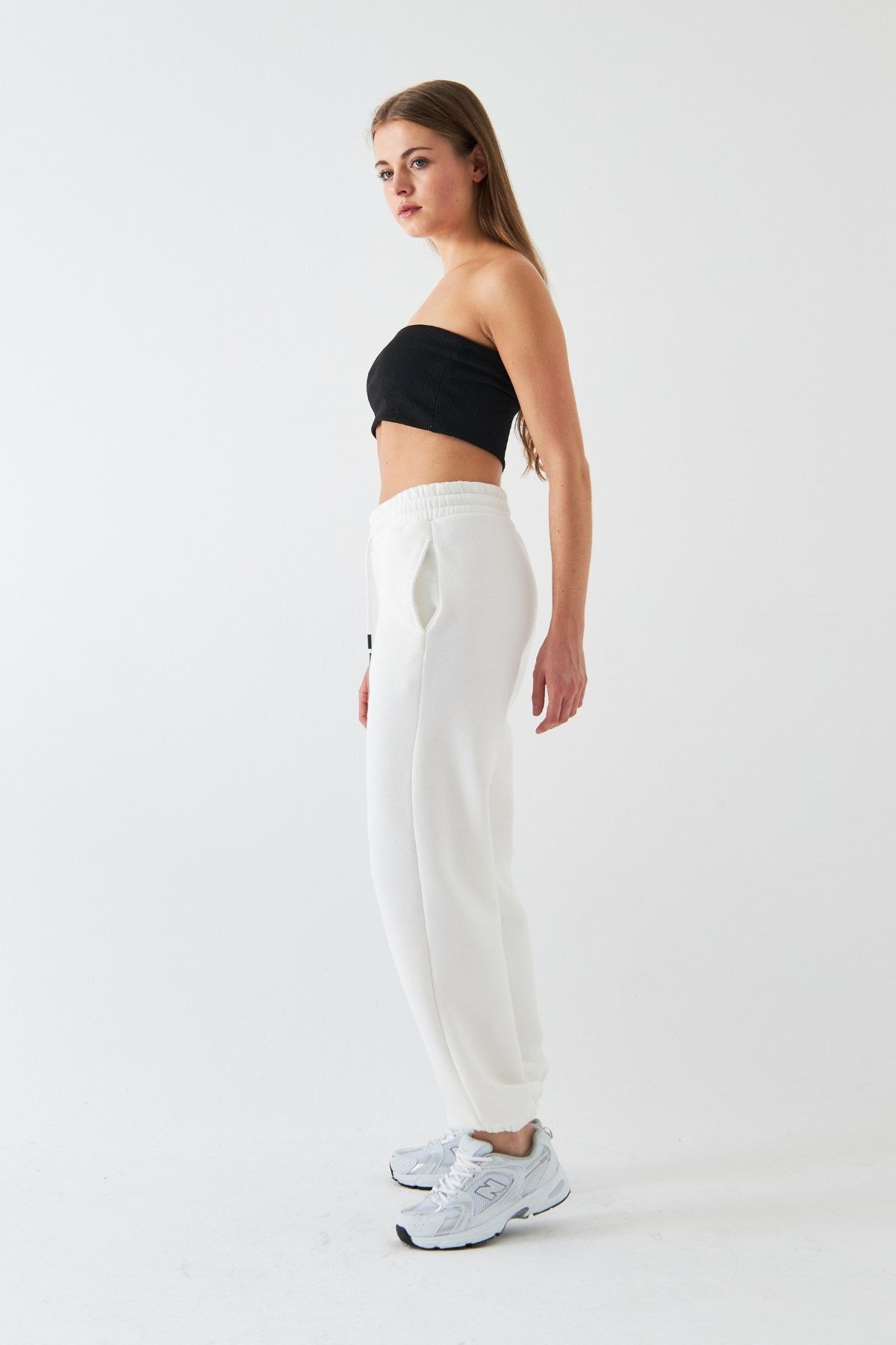 Oversize Unisex Eşofman Altı Beyaz – 3 İplik Şardonlu, Paça-Bel Lastikli, Cepli, Modern Rahat Kesim
