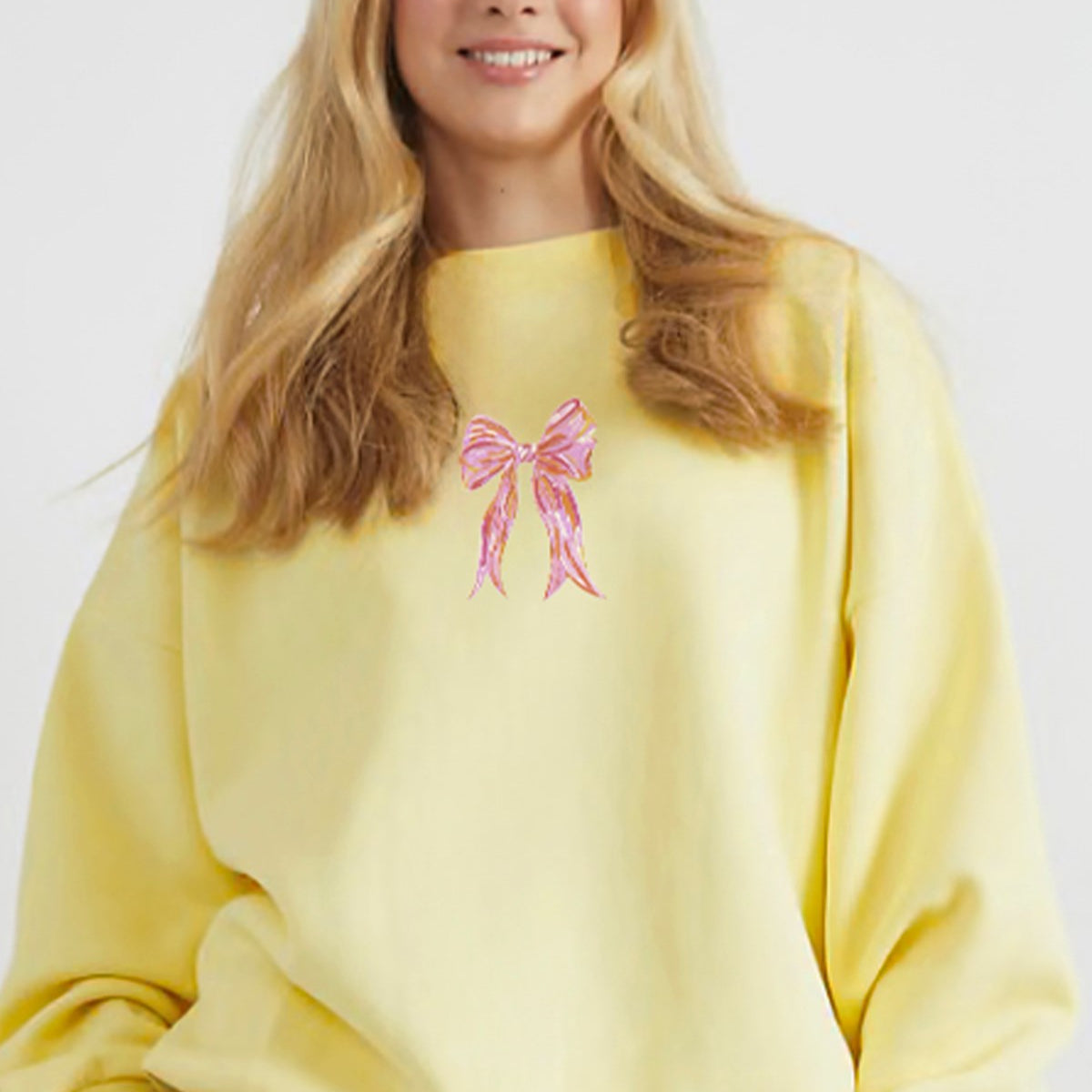 Kadın Oversize Sweatshirt Pembe Kurdele Baskılı Sarı – Bisiklet Yaka, 3 İplik Şardonlu Polar