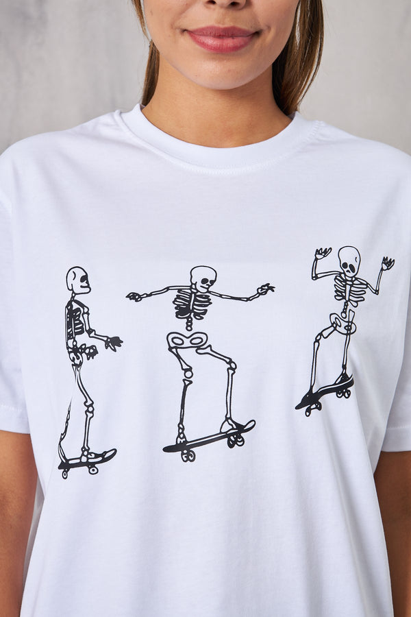 Kaykay Yapan İskeletler Tasarım Baskılı Beyaz T-Shirt