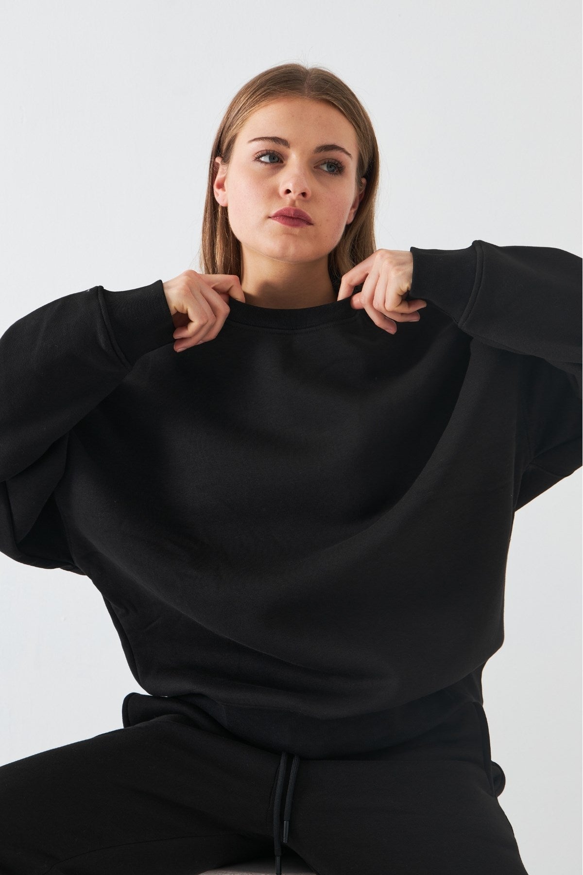 Unisex Oversize Sweatshirt Basic Siyah – Bisiklet Yaka, 3 İplik Şardonlu Polar