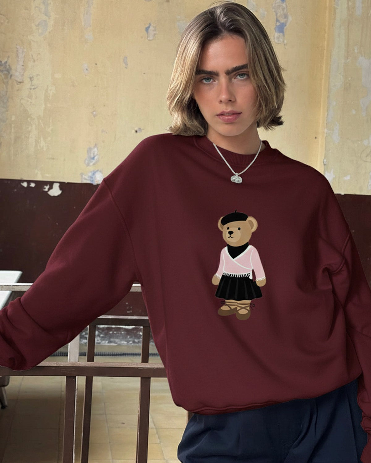 Kadın Oversize Sweatshirt Ballerina Bear Baskılı Bordo – Bisiklet Yaka, 3 İplik Şardonlu Polar