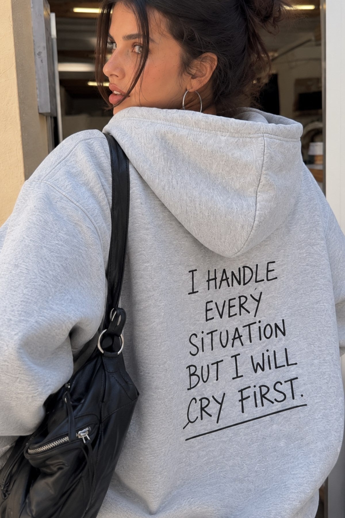 Kadın Oversize Hoodie Cry First Baskılı Gri Melanj – Kapüşonlu, Kanguru Cepli, Düşük Omuz