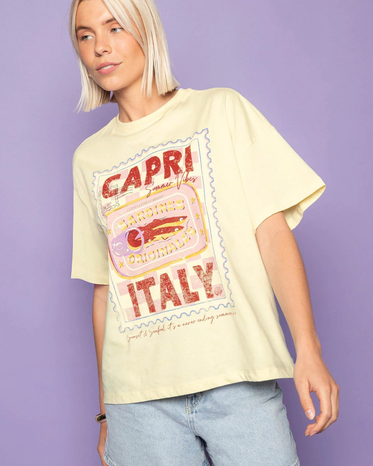Kadın Oversize Tişört Capri Summer Baskılı Sarı – Bisiklet Yaka, %100 Pamuk Compact Süprem 24/1