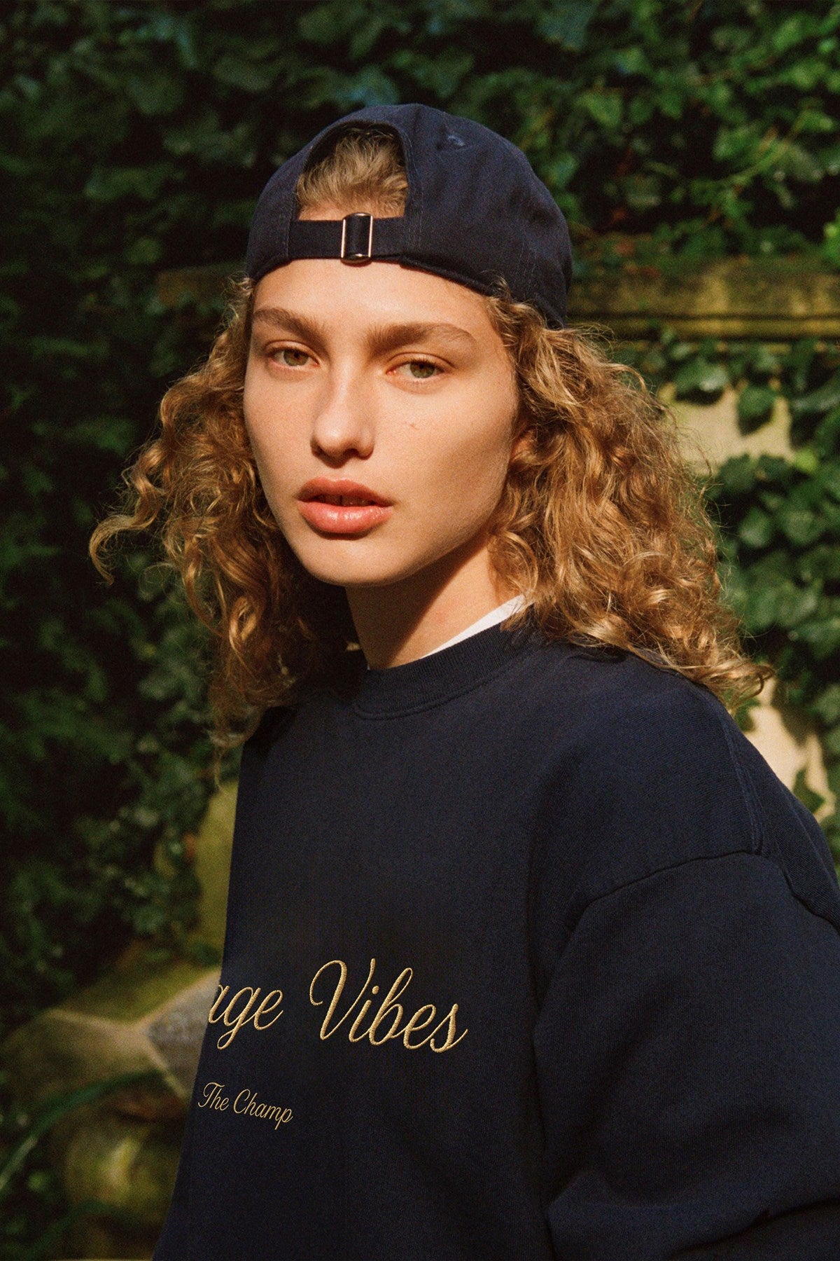 Kadın Oversize Sweatshirt Vintage Vibes Baskılı Lacivert – Bisiklet Yaka, 3 İplik Şardonlu Polar