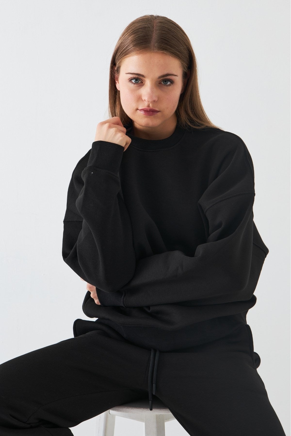 Unisex Oversize Eşofman Takımı Basic Siyah – Bisiklet Yaka, Lastikli Paça, 3 İplik Şardonlu Polar